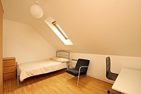 3 bedroom flat to rent - Jeune Street