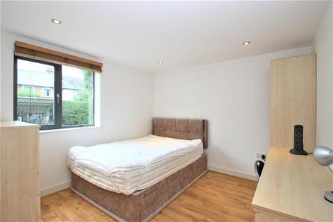 3 bedroom flat to rent - Park View