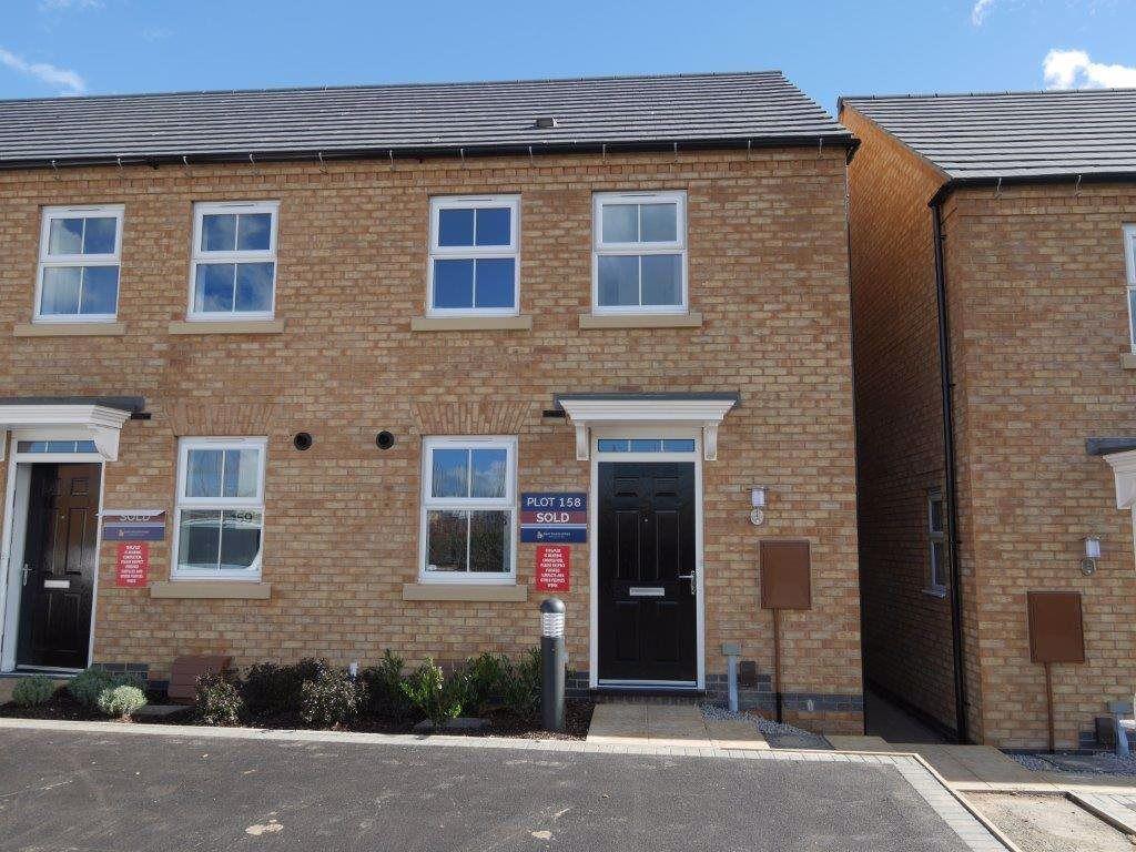 Pickard Way, Forest Chase, LFE, LE3 3SQ 2 bed terraced house £750 pcm