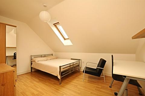3 bedroom flat to rent - Jeune Street