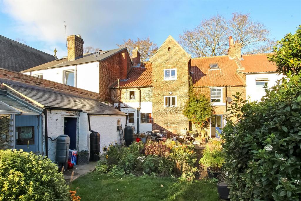 Cockerton Green, Darlington 3 bed terraced house £325,000