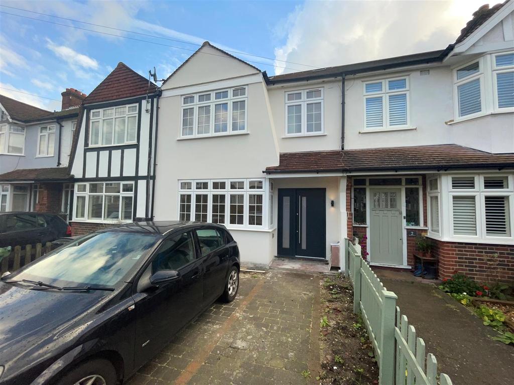 Malvern Road, Surbiton, KT6 3 bed terraced house £2,500 pcm (£577 pw)