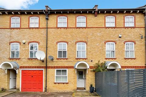 4 bedroom townhouse for sale - Chamberlayne Avenue, Wembley