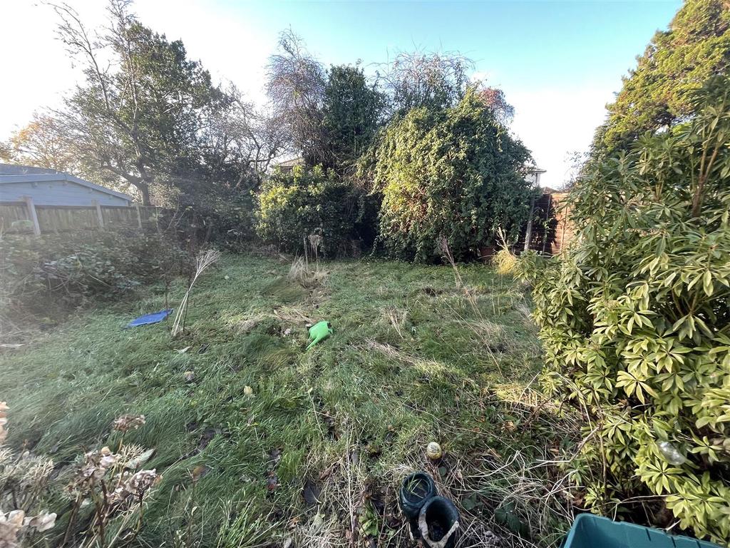 Chestnut Avenue, Wrexham 3 bed semidetached house £80,000