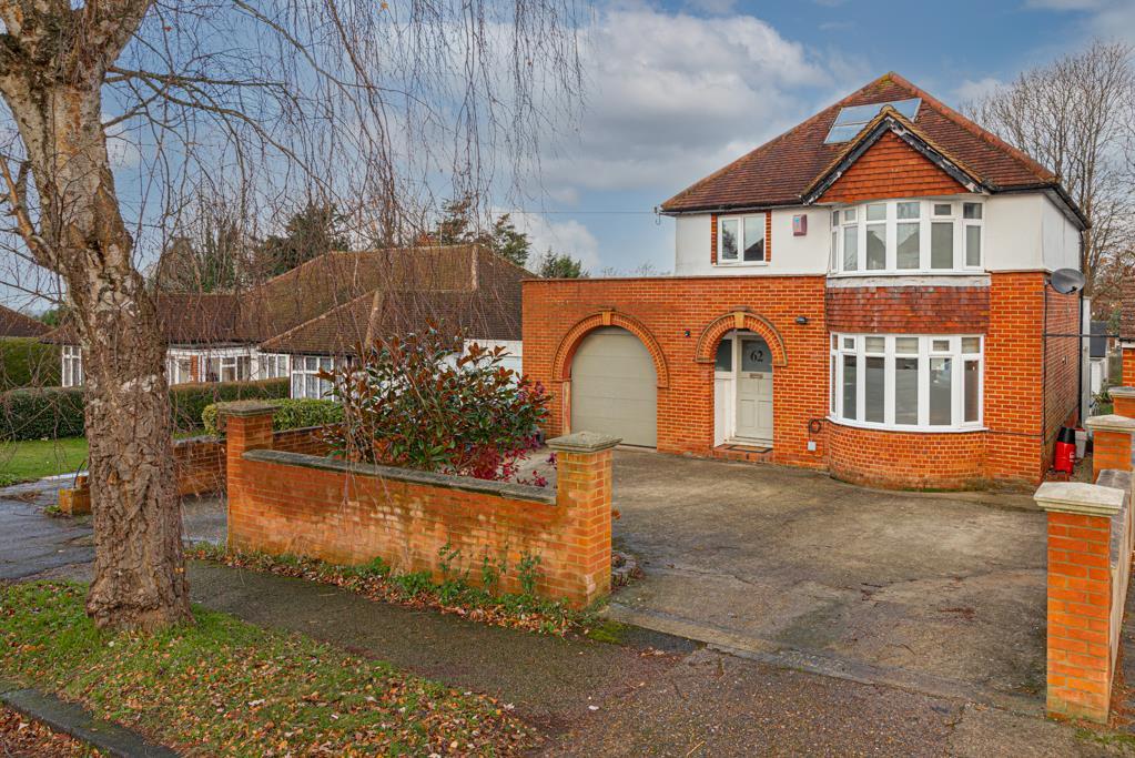 Roundwood Way, Banstead 4 bed detached house £900,000