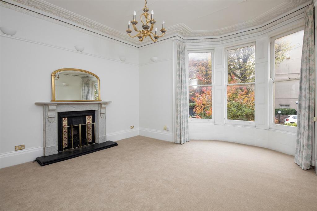 9 Chertsey Road-4.jpg