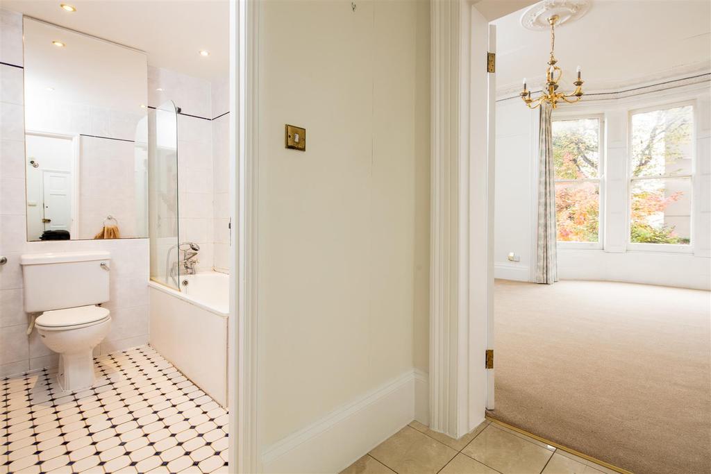 9 Chertsey Road-11.jpg