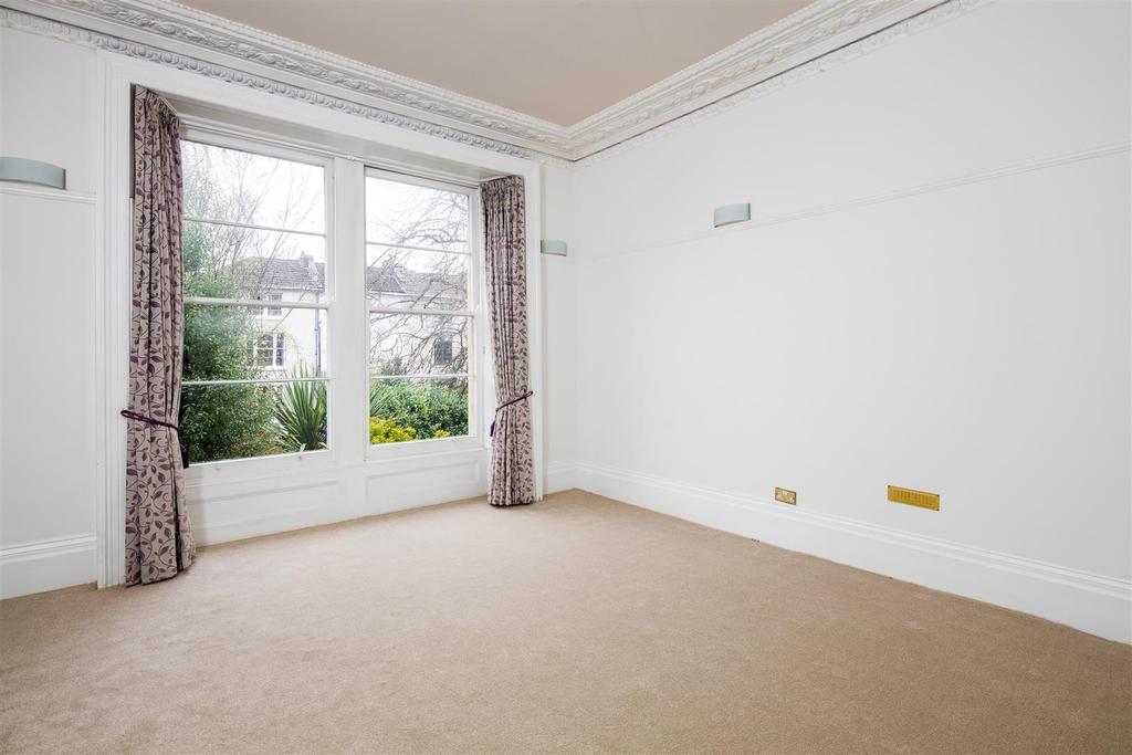 9 Chertsey Road-2.jpg