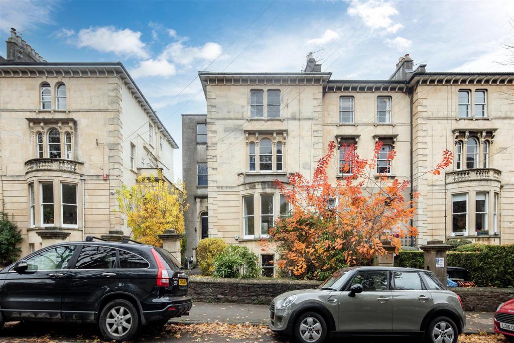 9 Chertsey Road-16 EDIT.jpg