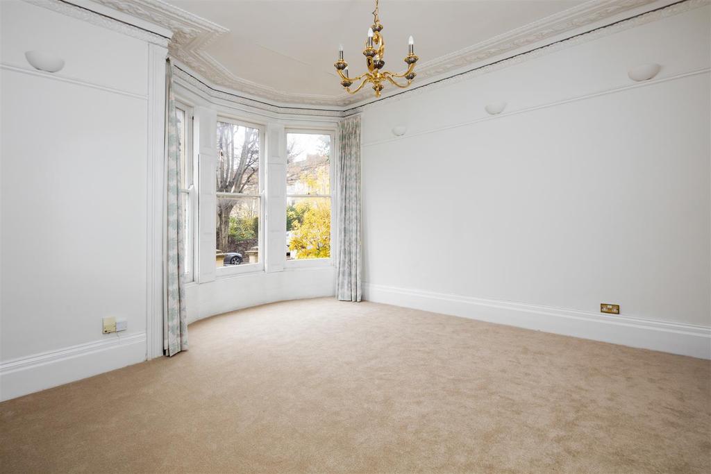 9 Chertsey Road-5.jpg