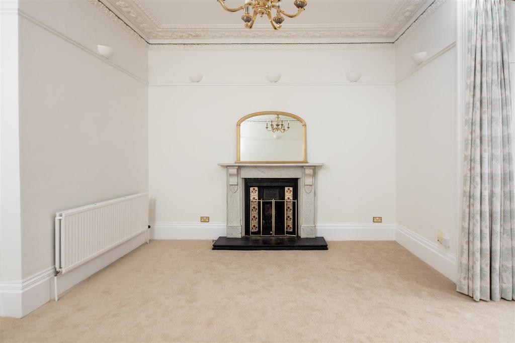 9 Chertsey Road-6.jpg