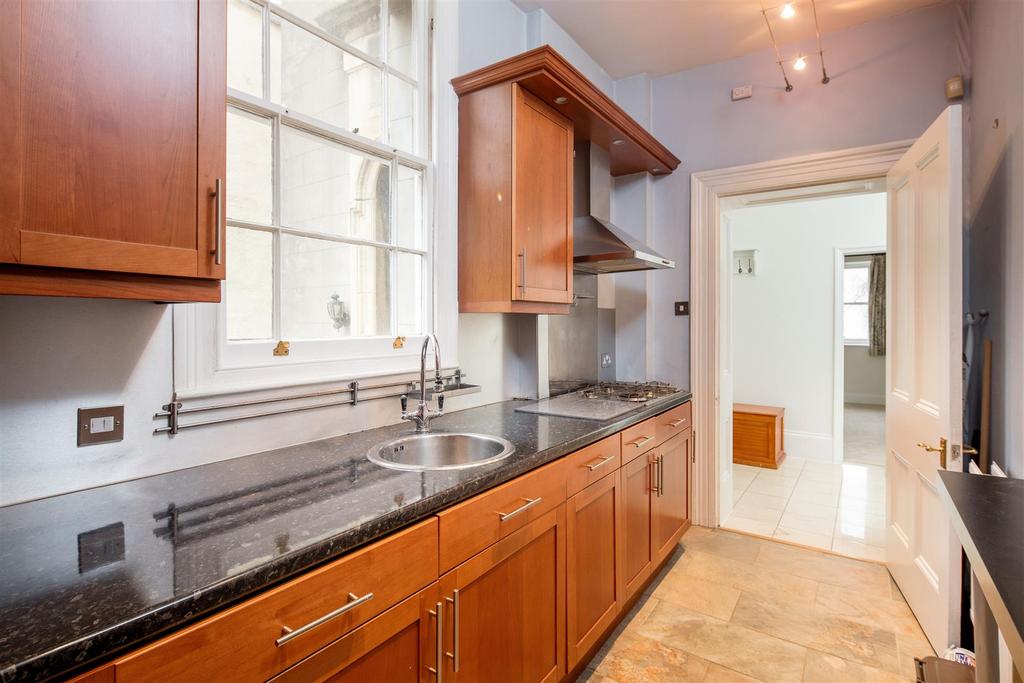 9 Chertsey Road-9.jpg