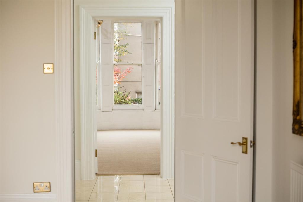 9 Chertsey Road-15.jpg