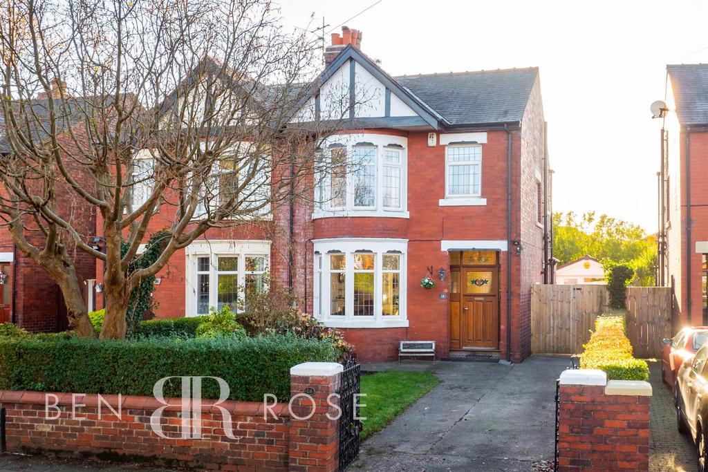 Broadway, Leyland 3 bed semidetached house £250,000