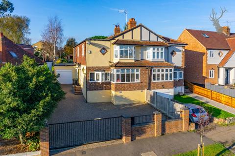 1 Dukes Avenue, Theydon Bois, Epping, CM16 7HG