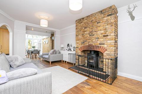 1 Dukes Avenue, Theydon Bois, Epping, CM16 7HG