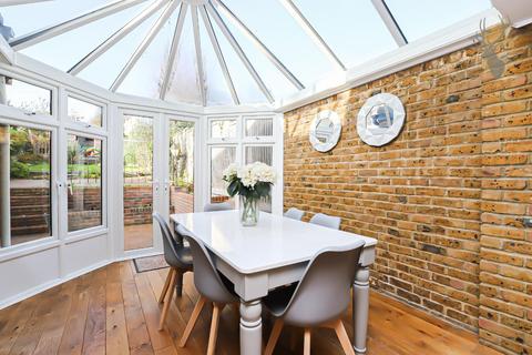 1 Dukes Avenue, Theydon Bois, Epping, CM16 7HG
