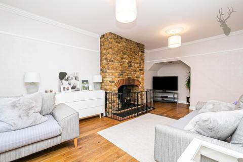 1 Dukes Avenue, Theydon Bois, Epping, CM16 7HG