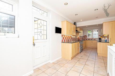 1 Dukes Avenue, Theydon Bois, Epping, CM16 7HG