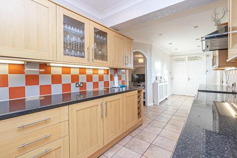 1 Dukes Avenue, Theydon Bois, Epping, CM16 7HG