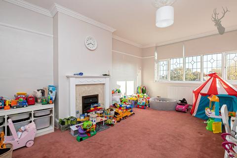 1 Dukes Avenue, Theydon Bois, Epping, CM16 7HG