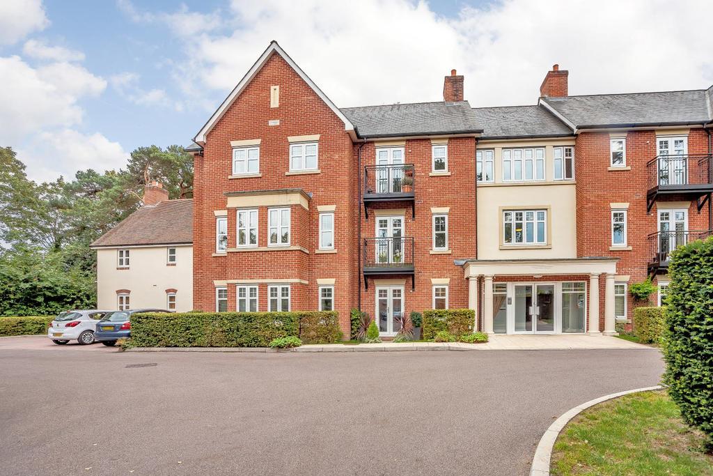 Sycamore Road, Farnborough 2 bed flat £1,125 pcm (£260 pw)