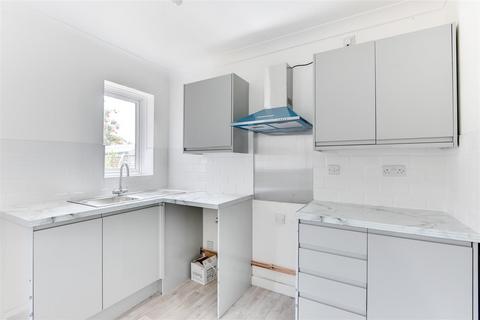 17 Brougham Walk, Worthing, BN11 2PY