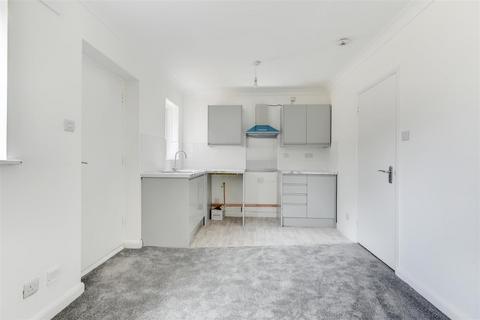 17 Brougham Walk, Worthing, BN11 2PY