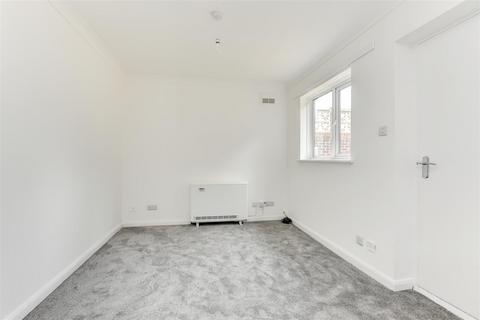 17 Brougham Walk, Worthing, BN11 2PY