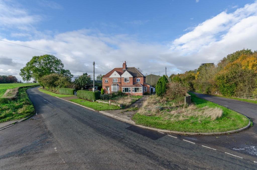 Skelton Road, Langthorpe, Boroughbridge 3 bed semidetached house £