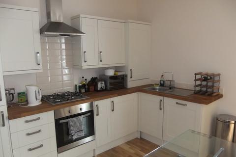 2 bedroom apartment to rent, Flat 6, 86 Woodlands Road, Redhill, RH1