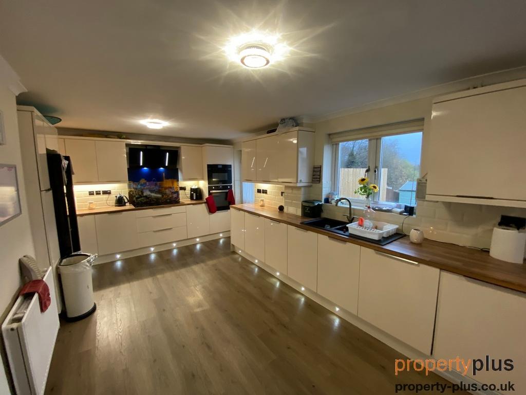 Dinam Park Ton Pentre Ton Pentre 4 bed semidetached bungalow £285,000