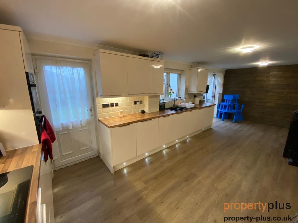 Dinam Park Ton Pentre Ton Pentre 4 bed semidetached bungalow £285,000