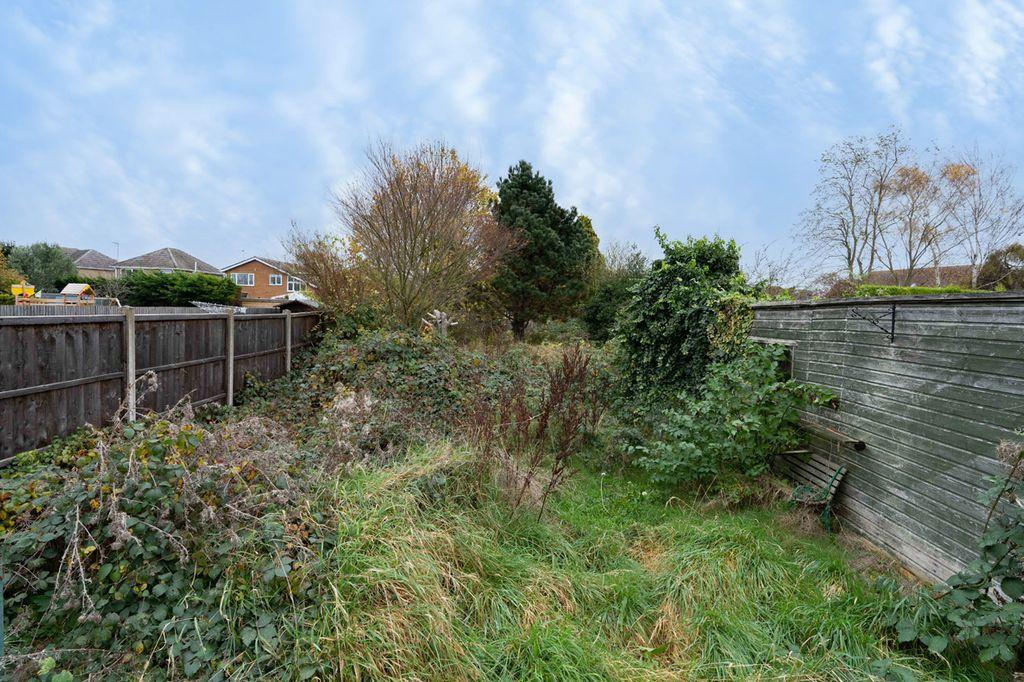 West Parade, Spalding PE11 1HD 3 bed semidetached bungalow £200,000