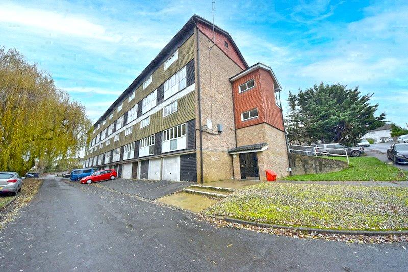 Five Acres, Wooburn Green, High... 2 bed apartment - £230,000