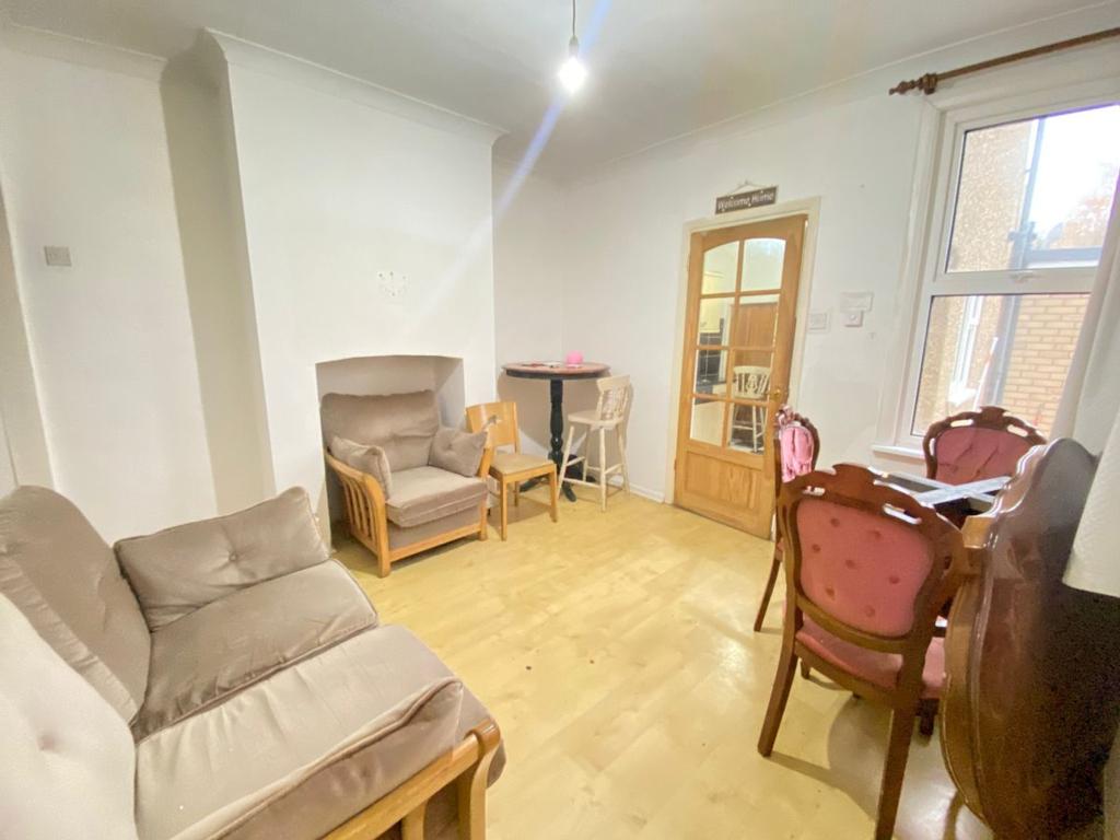 Totteridge Avenue, 3 bed £1,400 pcm (£323 pw)