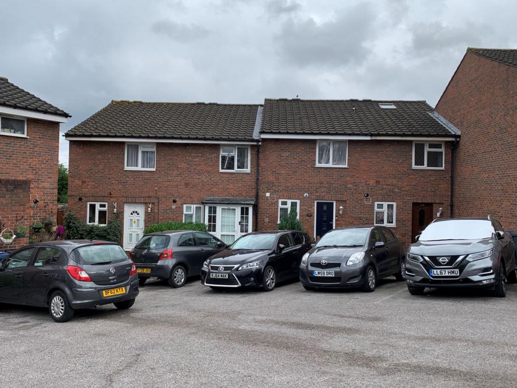 Lancaster Road, Northolt, UB5 3 bed house £1,699 pcm (£392 pw)