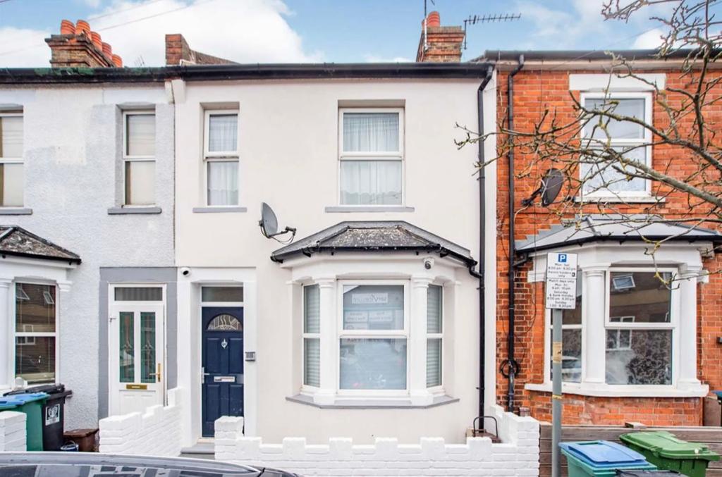 Harwoods Road, Watford WD18 3 bed terraced house £1,800 pcm (£415 pw)