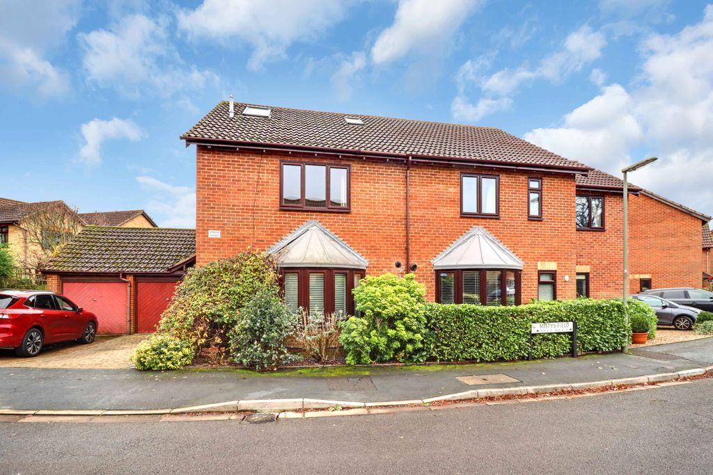 Mistys Field, WaltonOnThames KT12 2BG 4 bed semidetached house £
