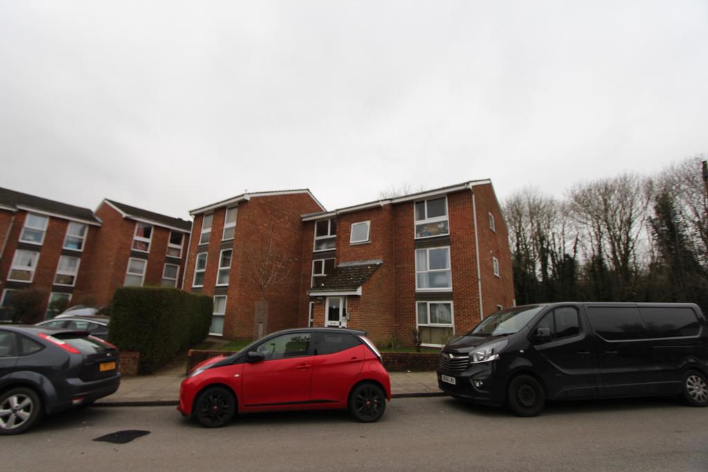 Trinity Street, Enfield, EN2 1 bed flat £950 pcm (£219 pw)