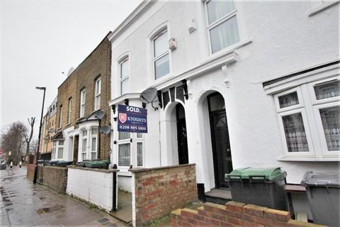2 bedroom flat for sale - Park Lane , London, N17
