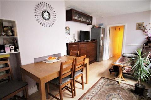 2 bedroom flat for sale, Park Lane , London, N17