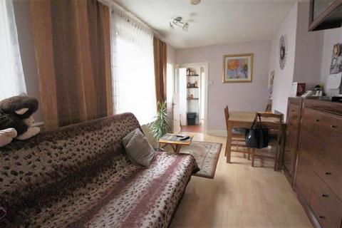 2 bedroom flat for sale, Park Lane , London, N17