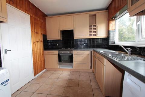 3 bedroom flat to rent, Winnington Road, Enfield, Middlesex, EN3