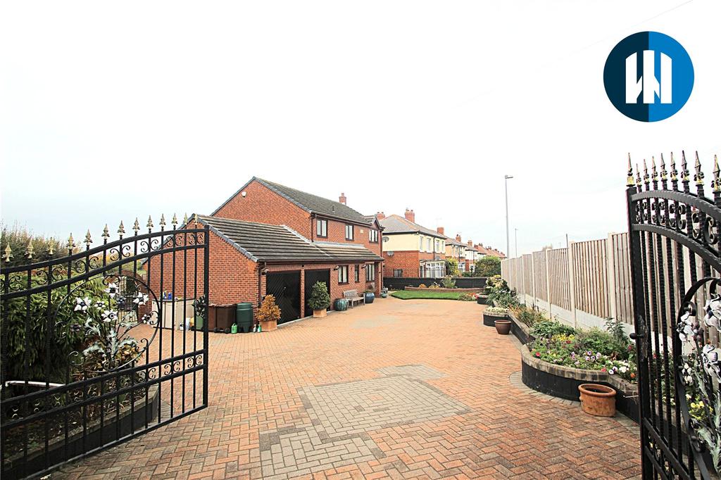 Womersley Road, Knottingley, WF11 4 bed detached house £350,000
