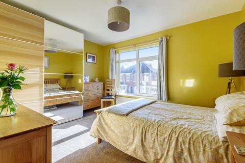 73 Ampthill Road, Southampton, SO15 8LN