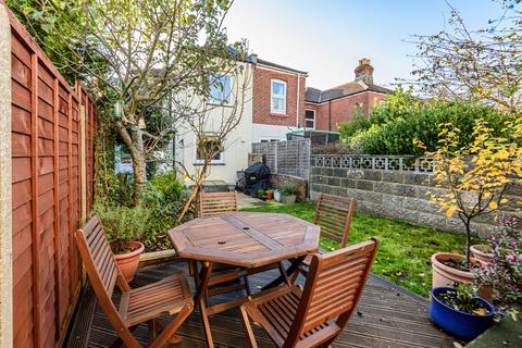 73 Ampthill Road, Southampton, SO15 8LN
