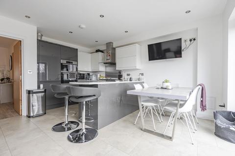 14 Glenmere Row, London, SE12 8RH