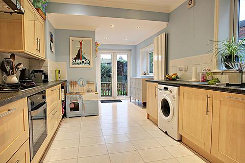 3 Pinegrove Road, Southampton, SO19 2PD