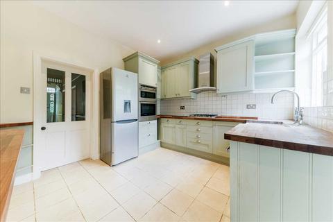 16 Stuart Road, London, SW19 8DH